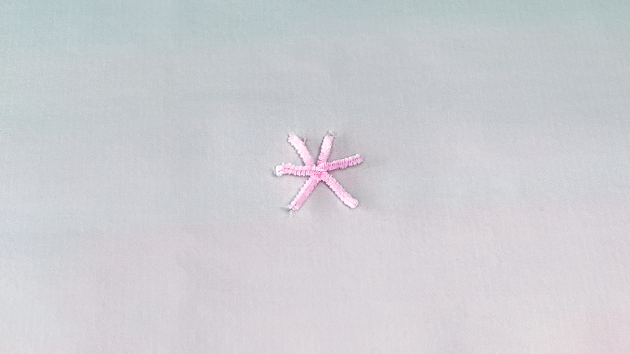 There's our snowflake all ready to go! A pretty little pink design, crafted from pipe cleaners, sits on the surface, just waiting for its magical crystal coating. It's all rather lovely, innit?